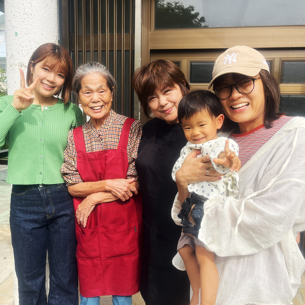 女将ひとみ
